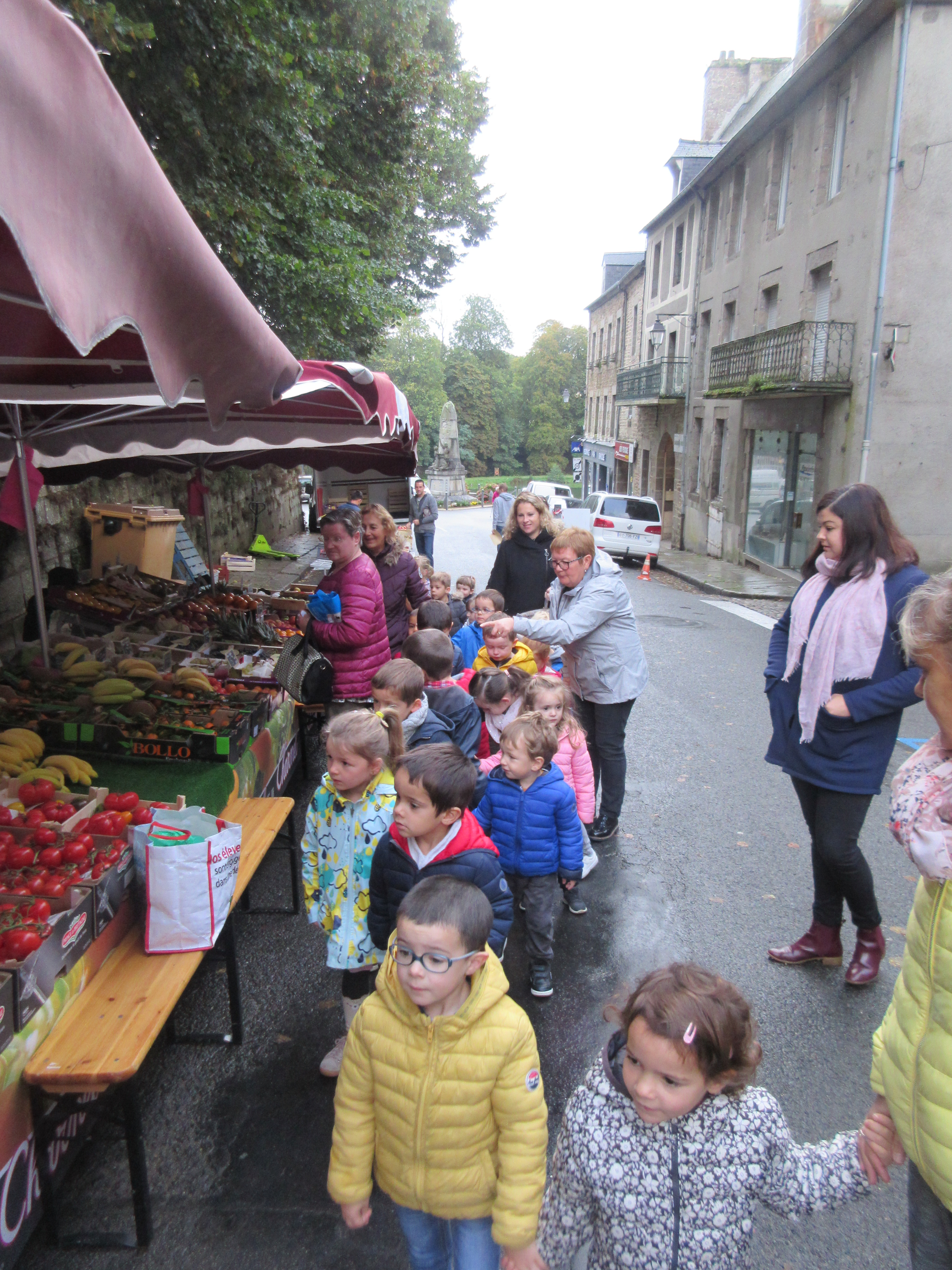 Au marché à Quintin
